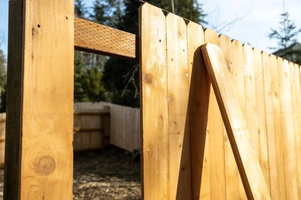 Wood Fence vs. Vinyl Fence: Comparisons & Differences