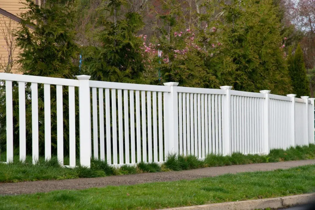 vinyl fencing