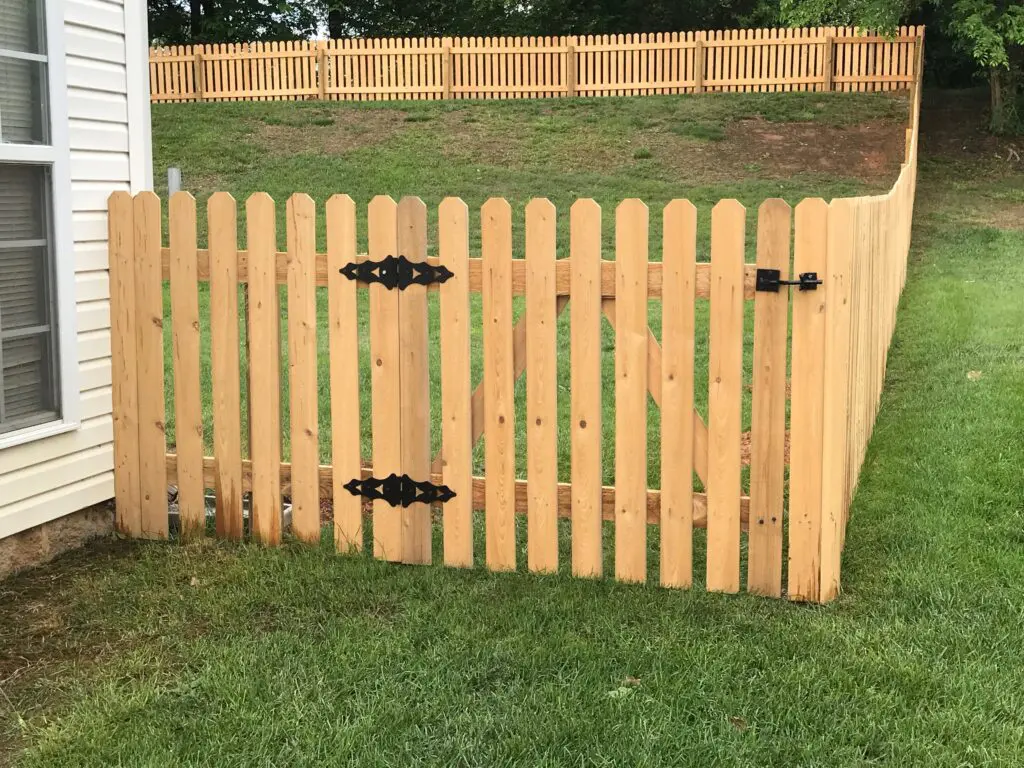 Wood Picket Fence Wood Picket Fence